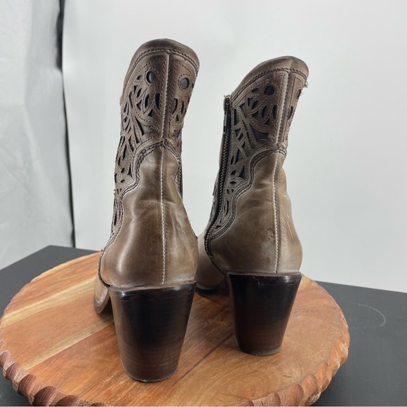 Corral Brown Ankle Boots with Western Style and Chunky Heel - Picture 4 of 9